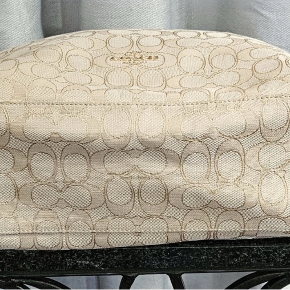Coach Beige Signature Jacquard purse Hobo shoulder Bag - Picture 5 of 9